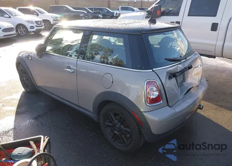 2013 Mini Hardtop Cooper z USA, uszkodzony, nr VIN WMWSU3C55DT686298